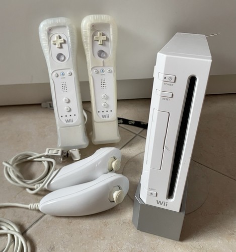 Nintendo wii console - nintendo, bianca